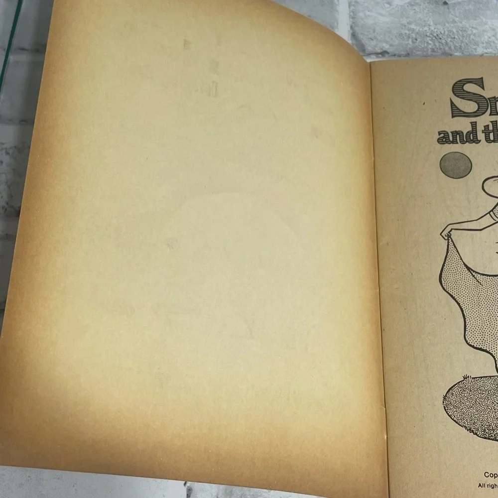 Vintage Snow White and the Seven Dwarfs Coloring Book 1975 Waldman Publishing.
